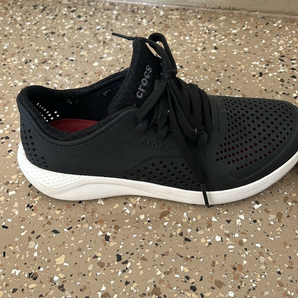 Crocs - Picture 2 of 5